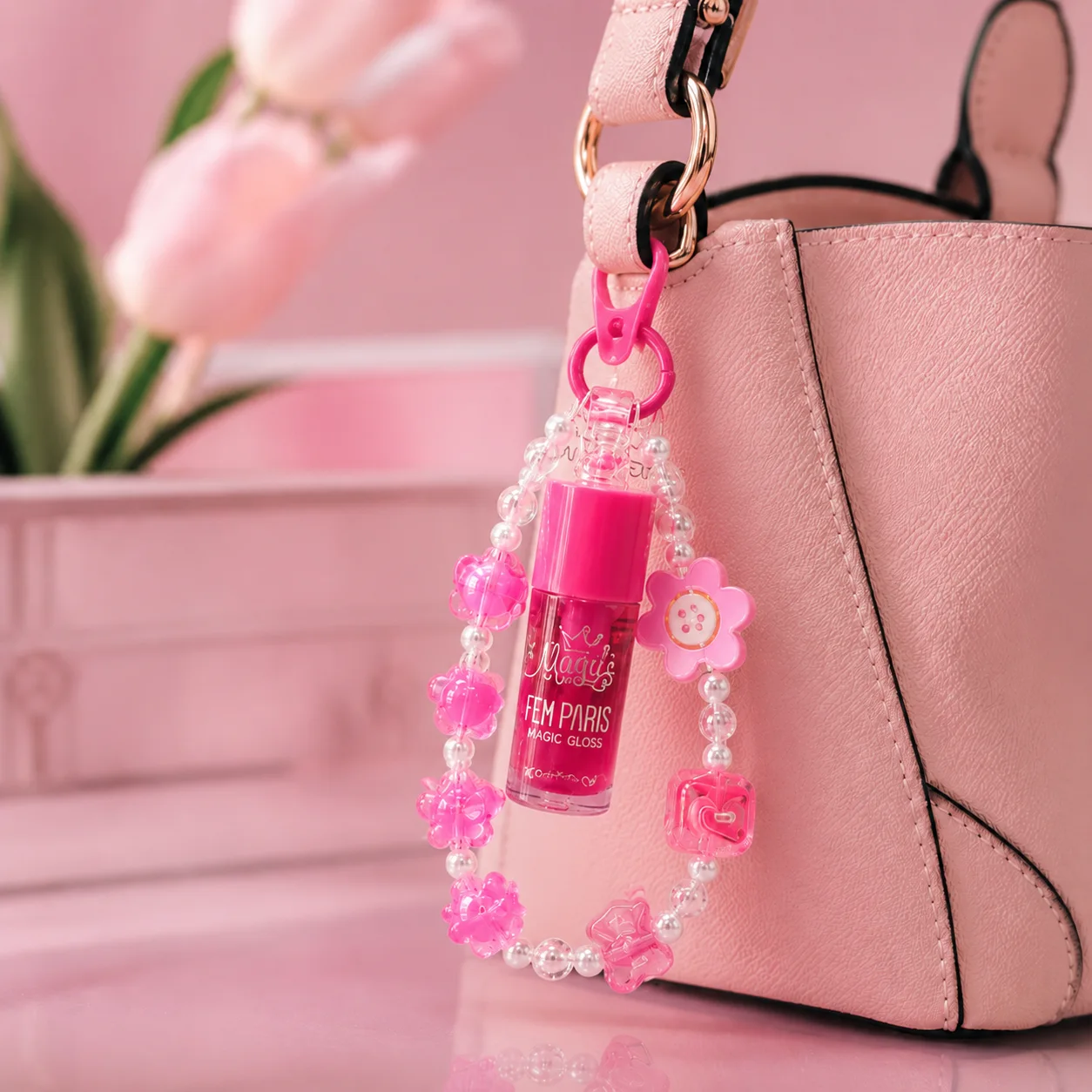 Outra imagem de Magic Gloss com Chaveiro para Celular de Florzinha | Femme Paris Cor 11 Brilho Labial