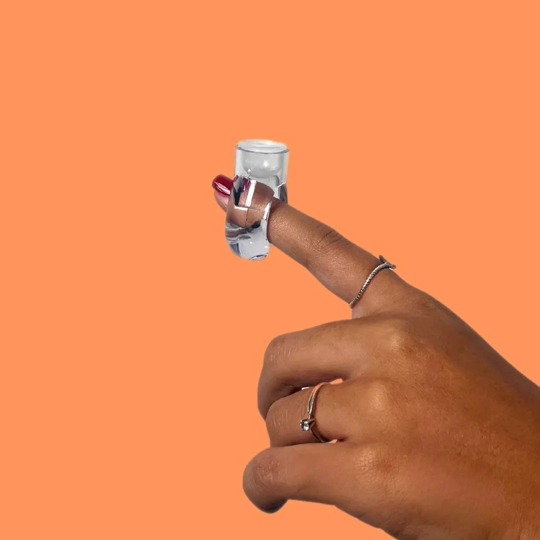 Outra imagem de Anel para Aplicação de Henna | Della & Delle Design de Sobrancelhas · Della&Dele