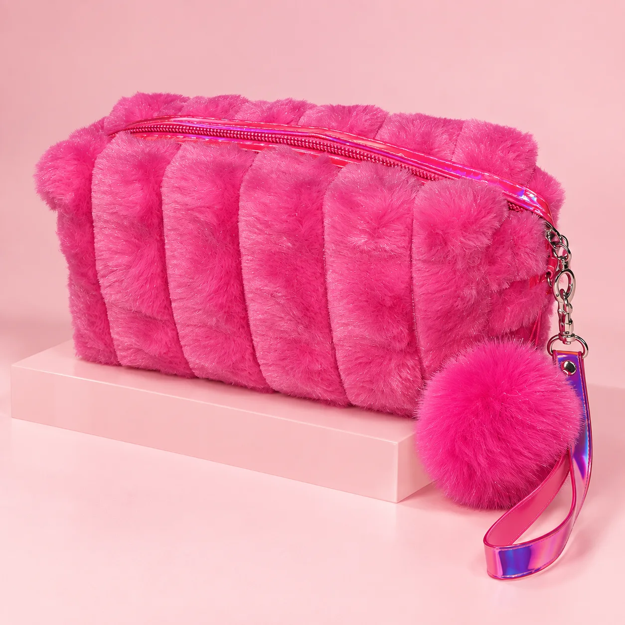 Necessaire Felpuda Lisa com Pompom Rosa Pink | Organizador Feminino